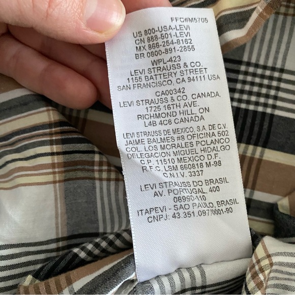 Signature Levi’s Shortsleeved plaid Button-up - Picture 6 of 11